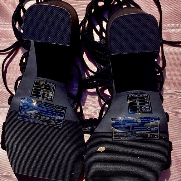 Size 9 - Forever 21 - Black - Lace Up Chunky Heels - Picture 3 of 3